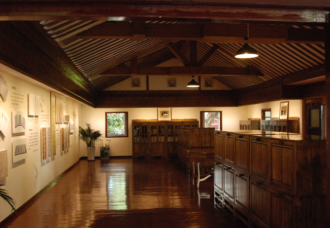 主楼二楼 藏书室.jpg